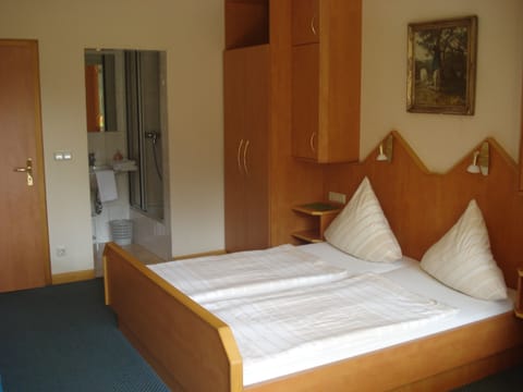 Double Room, Balcony | Desk, rollaway beds, free WiFi