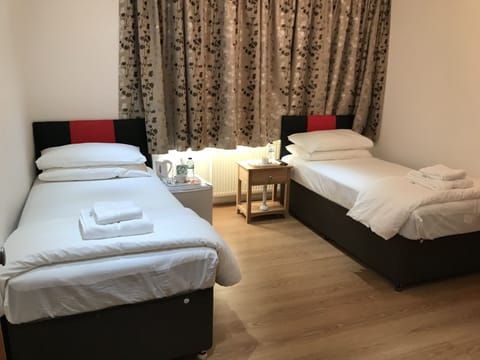 Comfort Triple Room, 3 Twin Beds (with shower, Nr 1) | Living room | Flat-screen TV
