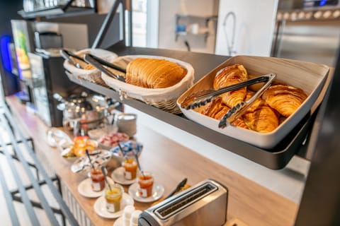 Daily buffet breakfast for a fee
