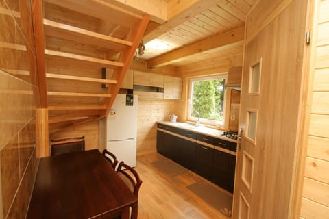 Cabin, 2 Bedrooms, Kitchenette | Private kitchenette | Fridge, stovetop, cookware/dishes/utensils