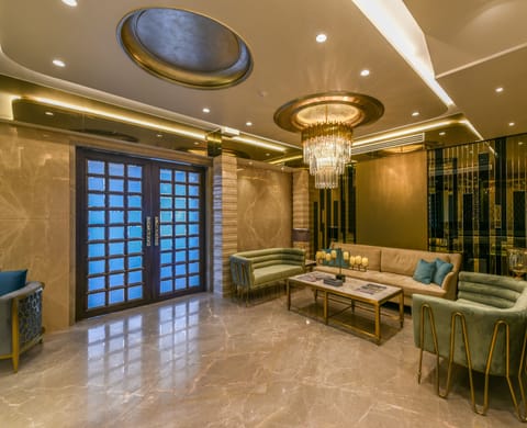 Lobby lounge