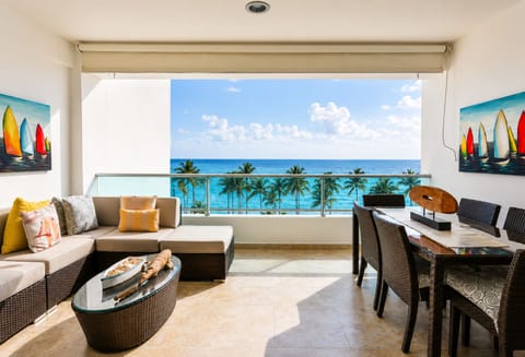 Your Morning View – Open the curtains and let the Caribbean ocean welcome you with its calm waves and endless blue horizon.