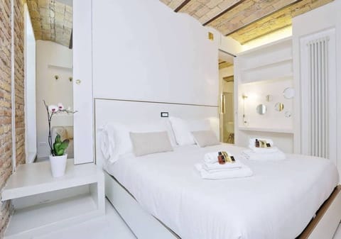 Apartment, 1 Bedroom, Non Smoking | 1 bedroom, desk, iron/ironing board, free WiFi