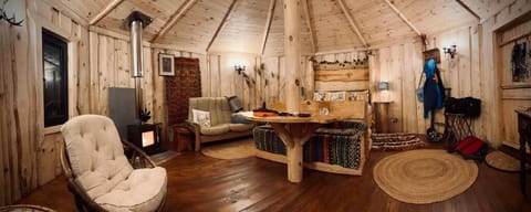 Cabin (Daisy Roundhouse Yurt)