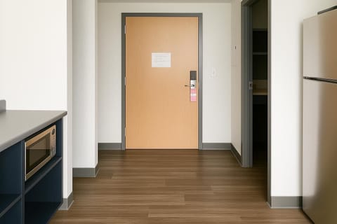 Basic Double Room | Private kitchen | Fridge, microwave