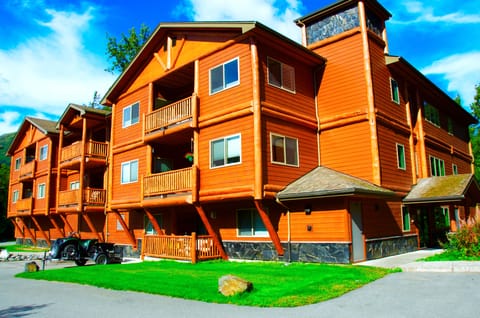 THE HIGHTOWER SUITE Great views, 3rd floor! Great location in the town center!