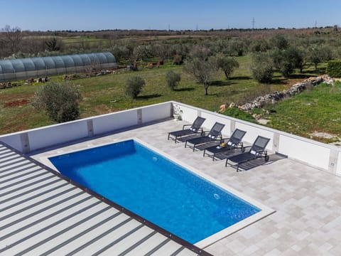 Swimming Pool, Resort, Outdoor Furniture, Composite Material, Shade, Sunlounger, Thermae, Tile, Estate, Water Feature