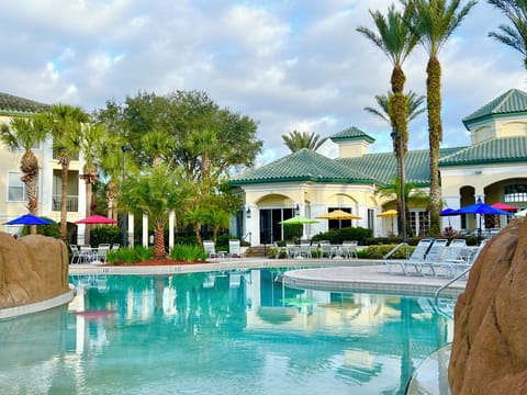 Heated Tropical Beach Style Walk-in Pool