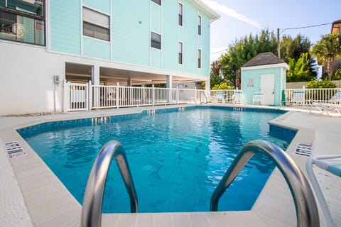Beach Potato condo pool