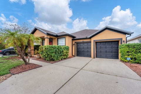 View of the front home, Park on the left side on the driveway, Parking one vehic