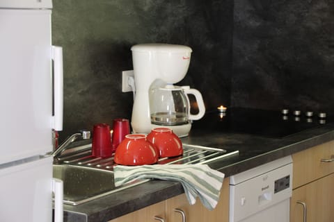 Chalet, 2 Bedrooms (5 Pers) | Private kitchen | Electric kettle