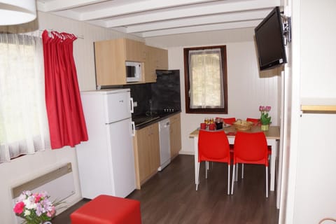 Chalet, 2 Bedrooms (5 Pers) | Private kitchen | Electric kettle