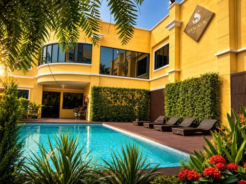 Outdoor pool, sun loungers