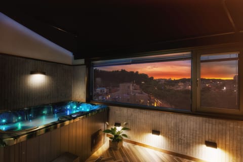 Grand Premium Spa | Jetted tub