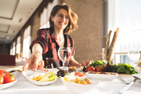 Free daily buffet breakfast