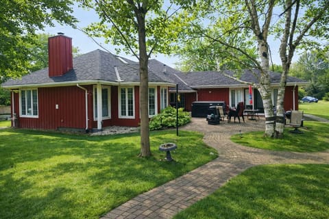 The Summer Laughlin Property - Prince Edward County - Sandbanks