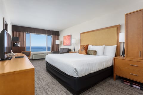 Egyptian cotton sheets, hypo-allergenic bedding, pillowtop beds, desk