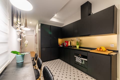 Kitchen- refrigerator , oven combo micro, stove, steam collector, kettle