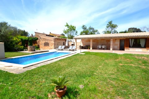 Finca with large garden and pool for rent. Olivers 138