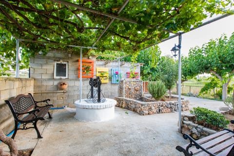 RELAX IN THE BACKYARD