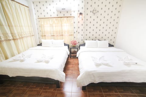 Quadruple Room | In-room safe, desk, free WiFi