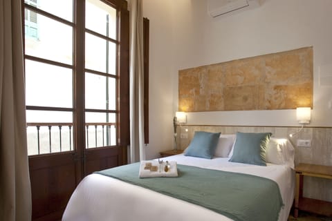 Standard Double Room | Down comforters, memory foam beds, in-room safe, laptop workspace