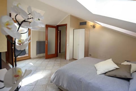 1 bedroom, premium bedding, minibar, desk