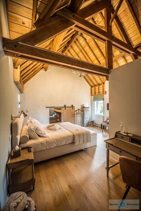 Deluxe Double Room (Serafine) | Premium bedding, minibar, in-room safe, desk