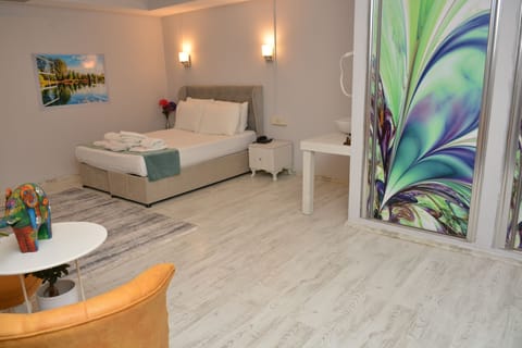 Economy Double Room with No Window | Desk, free WiFi, bed sheets