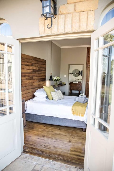 Standard Double Room, 1 Queen Bed | Minibar, in-room safe, iron/ironing board (on request), WiFi (free)