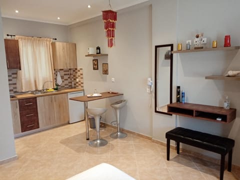 Comfort Studio, Beachfront | Living area