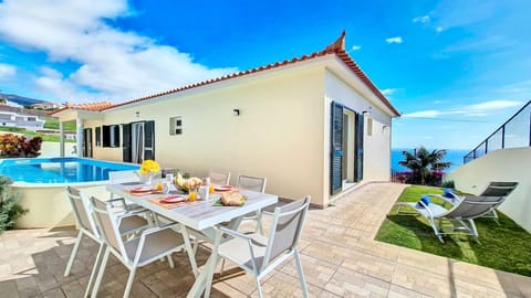 Casa Eleanor by LovelyStay: A serene oasis with a private pool and ocean vistas, perfect for family gatherings. Enjoy sunny days and starlit nights in this inviting Madeiran villa. #pool #garden #oceanview