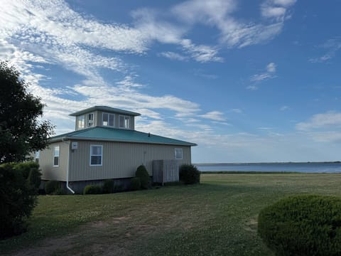 Ocean Edge Beach Cottage
