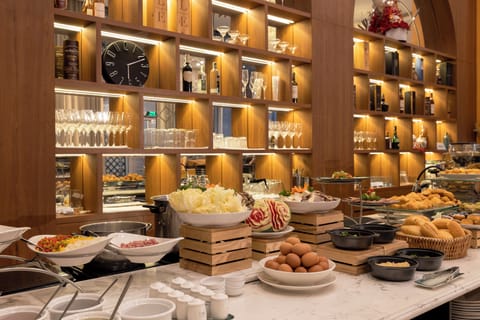 Daily buffet breakfast for a fee