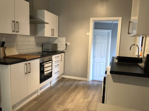 Samuel Place | Private kitchen | Fridge, microwave, stovetop, coffee/tea maker