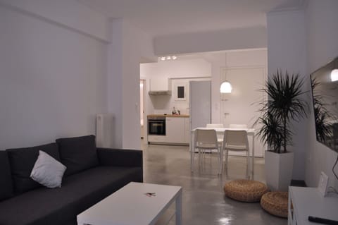Apartment, 2 Bedrooms | Living room | Smart TV