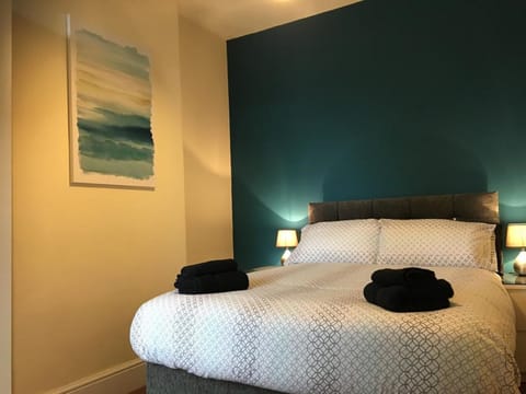 Royle House | Iron/ironing board, free WiFi, bed sheets