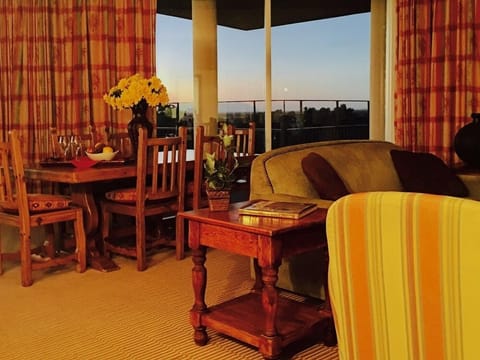 Luxury Penthouse, 1 Bedroom, Golf View, Tower | Living area