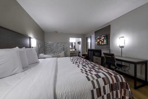 Deluxe Room, 1 King Bed, Jetted Tub (Smoke Free) | Desk, blackout drapes, iron/ironing board, free WiFi