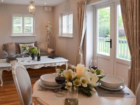 Cottage | Egyptian cotton sheets, premium bedding, blackout drapes