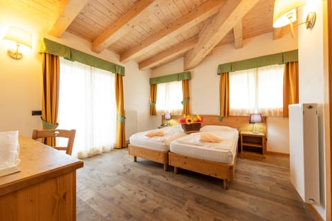 Double Room | Hypo-allergenic bedding, down comforters, minibar, in-room safe