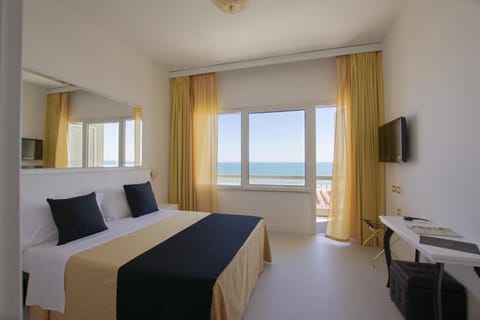 Cribs/infant beds, rollaway beds, free WiFi