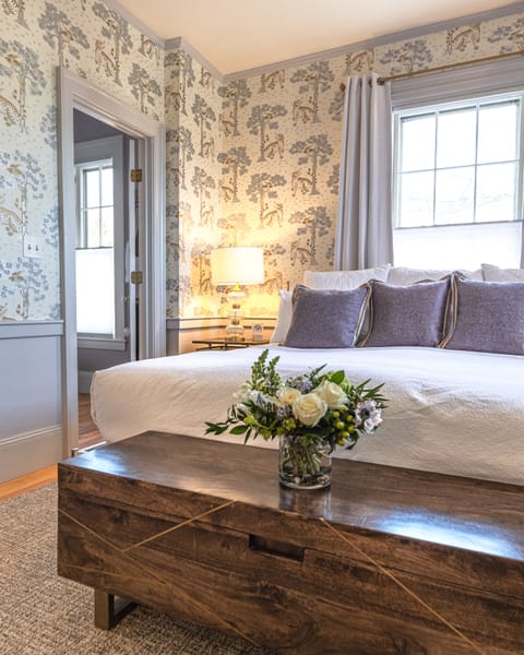 Deluxe Double Room, 1 King Bed, Non Smoking (1) | Premium bedding, down comforters, individually decorated