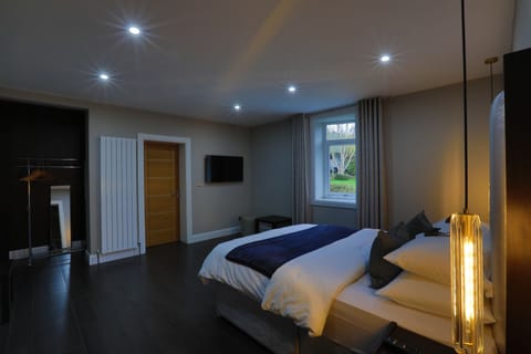 Knocklayde - king room | 1 bedroom, Egyptian cotton sheets, premium bedding, Select Comfort beds