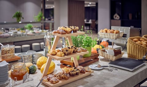 Daily buffet breakfast for a fee