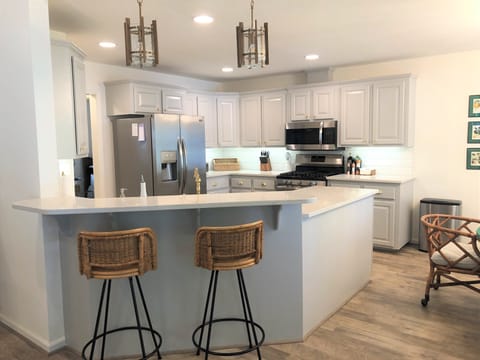 Additional seating for 2 at the bar. 