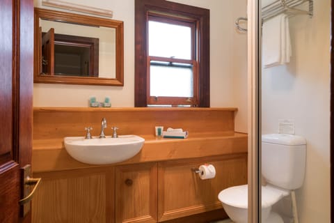 Room, 1 Queen Bed | Bathroom sink