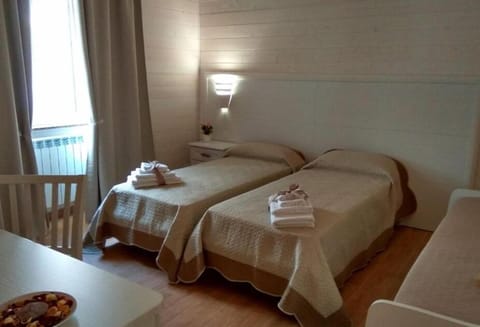 Desk, blackout drapes, free WiFi, bed sheets