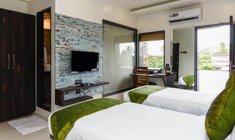 Desk, iron/ironing board, rollaway beds, free WiFi