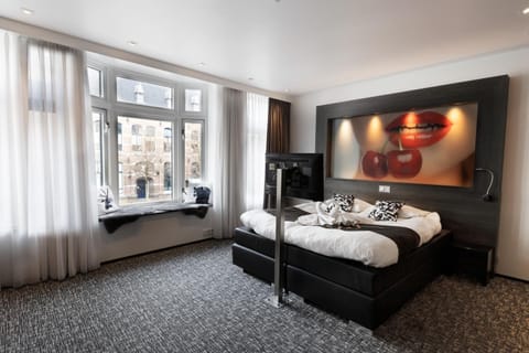 In-room safe, desk, soundproofing, iron/ironing board
